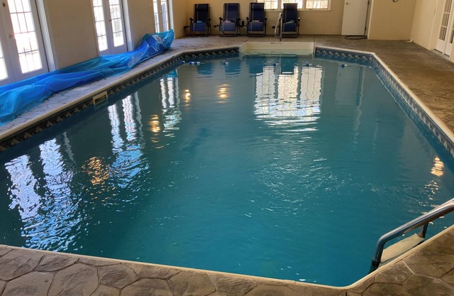 Luxury 4-bedroom House with Indoor Pool & Picturesque Backyard w/Grill & Firepit
