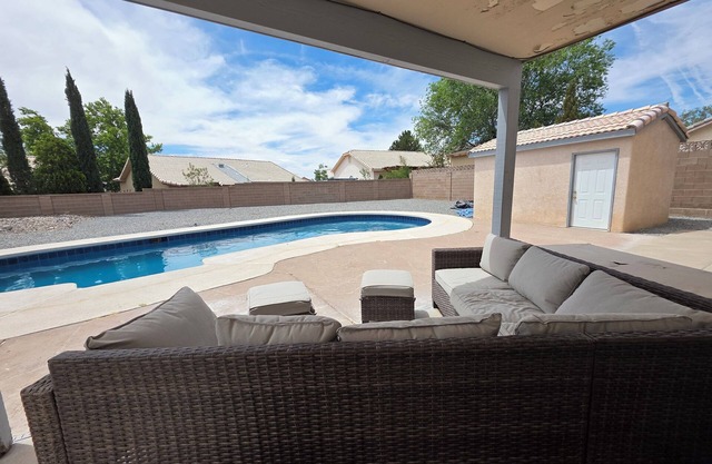 Luxury 4 Bedroom Private Home with Poolside Retreat