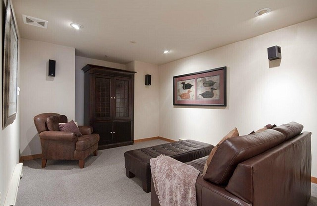 Luxury 4 Bedroom TRUE Ski in/ski out Townhome in Exclusive Taluswood