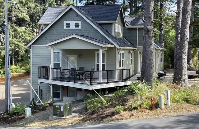 Luxury 4 Bedrooms House in Neskowin South Beach.
