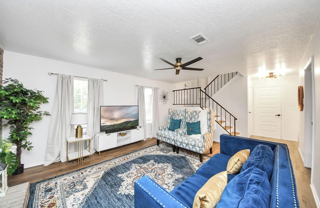 Luxury 4BR/2.5BA Katy Home Sleeps 10 + Game Room + Yard