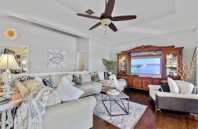 Luxury 4BR/3BA Home with Pool – Ideal for Executives & Travelers