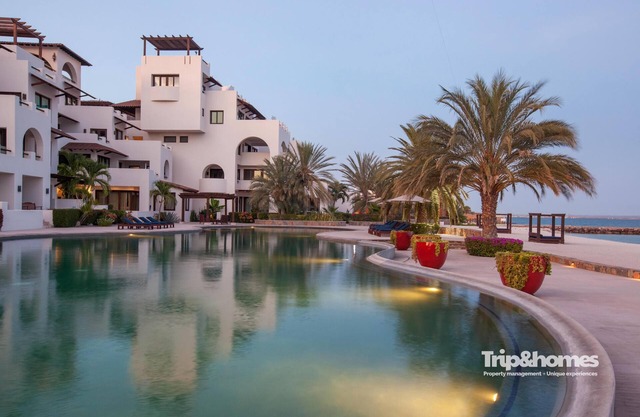 Luxury 4BR/4Ba Beach front Villa perfect location
