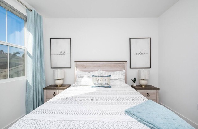 Luxury 4BR Condo. Walk to Beach. Near Camp Pendleton. Monthly Stays.