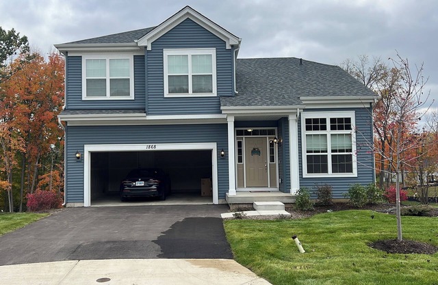 Luxury 4BR Mediterranean Retreat. Backyard w/Fire Pit. 4 Mins to the lake Beach