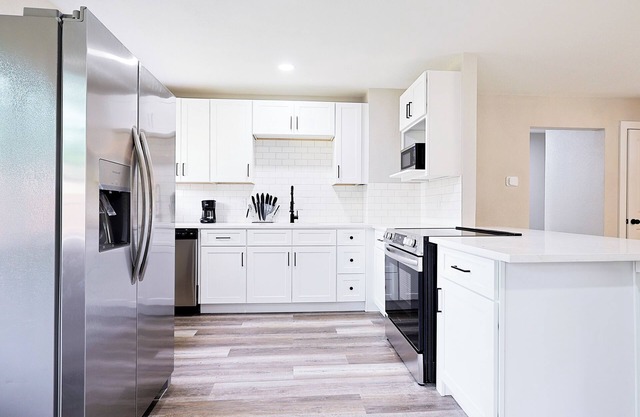 Luxury 4BR Retreat – 10 Min to Downtown & Lake
