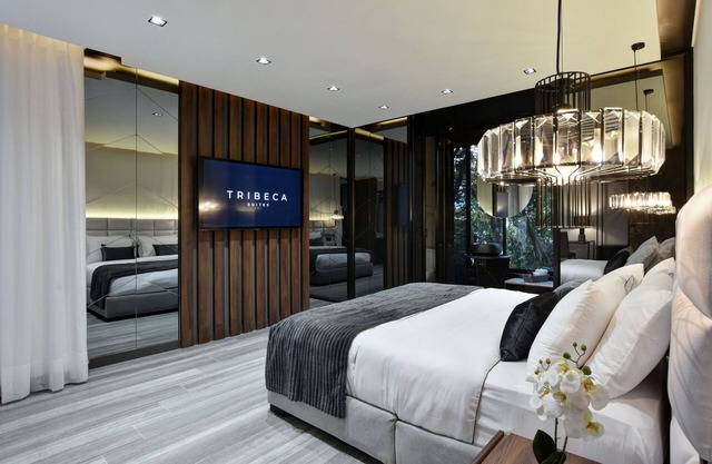 Luxury 4BR Villa with Rooftop and Jacuzzis on Lleras Park