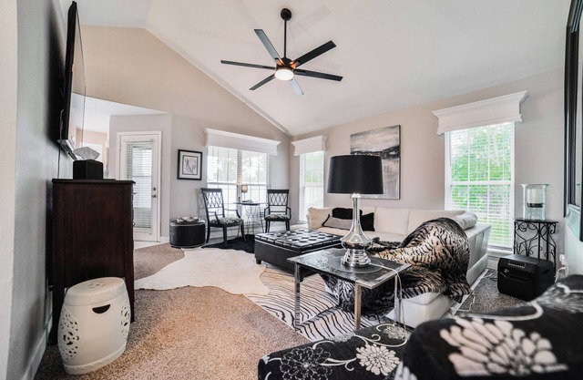 Luxury 4BR w/King Bed | Fast Wi-Fi | Private Yard