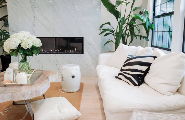 Luxury 5-BD villa in Menlo Park with office. 2.7 miles to Palo Alto.