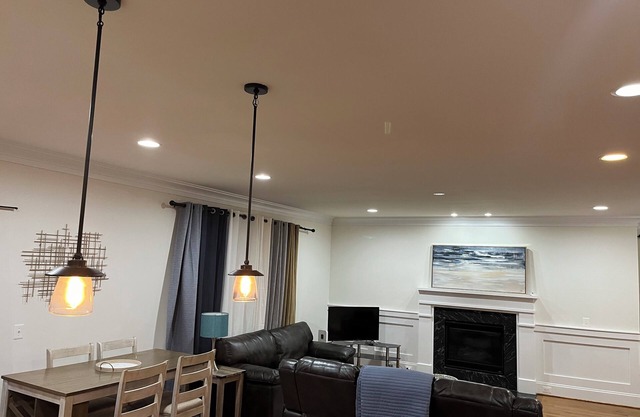 Luxury 5-bed 4.5 Bath house in Arlington. Walk to metro and Pentagon City Mall