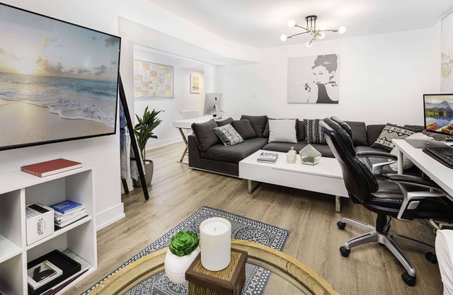 Luxury 5 Bed Designer House with Cinema and Hot Tub near St George's Golf Course