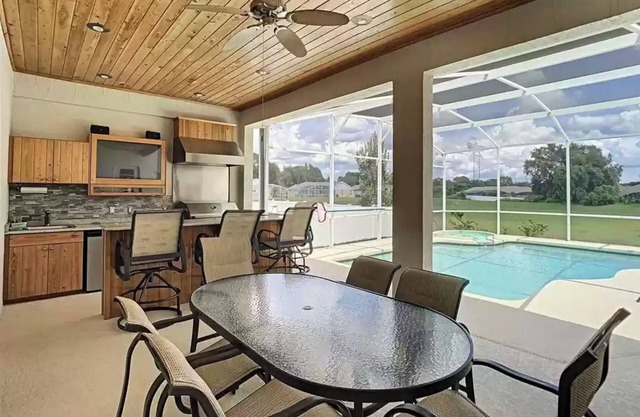 Luxury 5 Bed with POOL & SPA + Outdoor Kitchen Minutes to Disney!