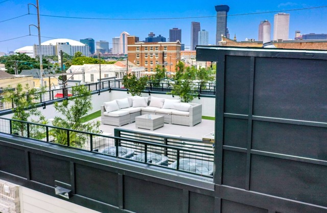 Luxury 5 bedroom Modern Villa with your own Private Rooftop