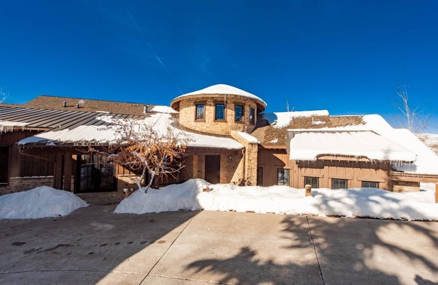 Luxury 5 Bedroom Promontory Golf Club Cabin