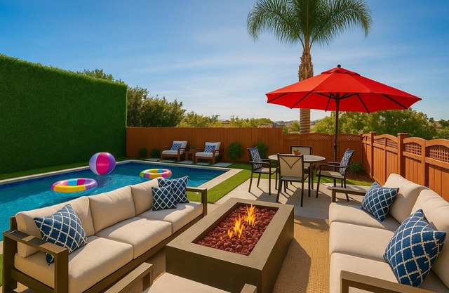 Luxury 5 Bedrooms with FREE Heated Pool & SPA, Arcades, and Central Location