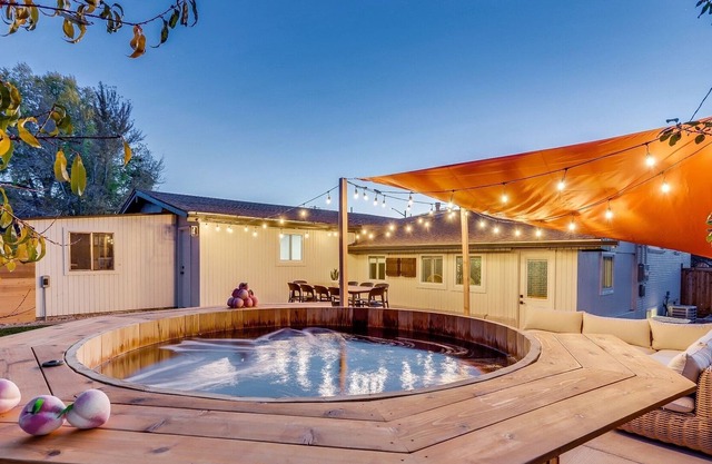 Luxury 5 BR Retreat|10 min from DT Denver|Hot Tub