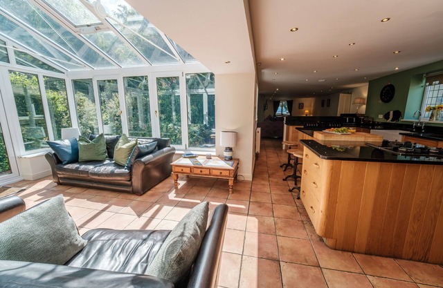 Luxury 5 star cottage with 6 bedrooms and 3 bathrooms