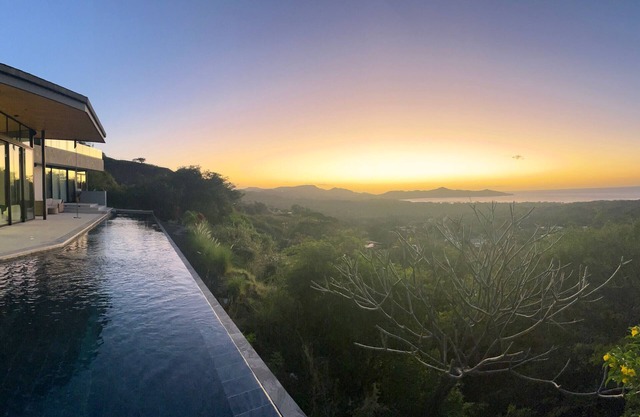 Luxury 5BR Oasis with Panoramic Ocean Views & Pool - Casa Vista Contenta Mainhouse