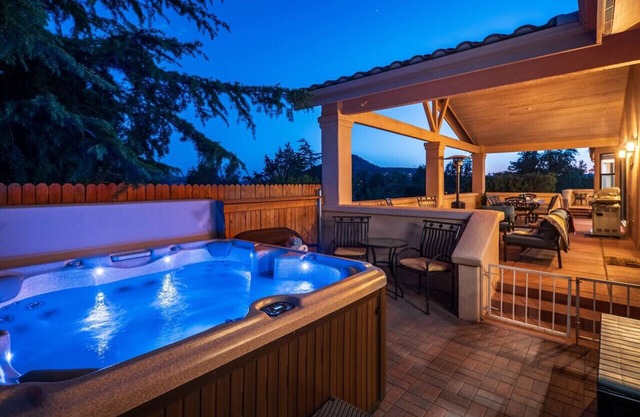 Luxury 5BR Retreat w/Spa, Views & Uptown Location
