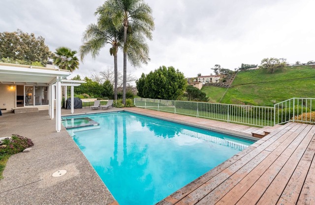 Luxury 5BR Retreat with Pool, Fire Pit & Valley Views