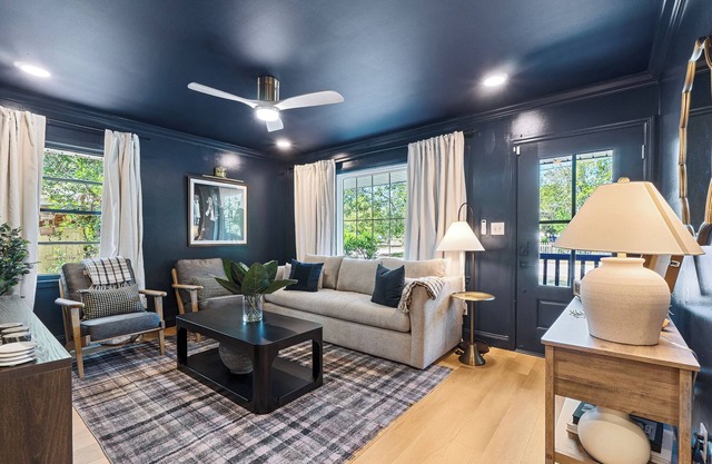 Luxury 6 bedroom compound 5 min from Masters, Putting, Hot Tubs, Fire Pits, EVs