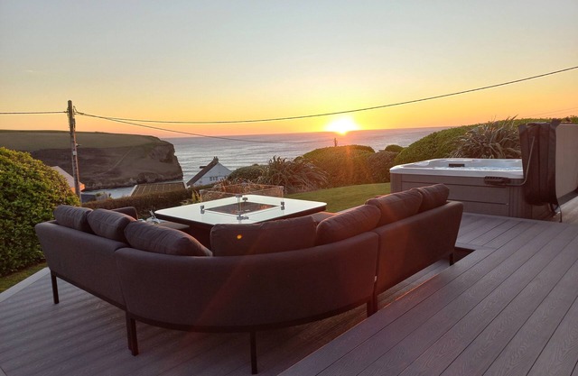 Luxury 6-Bedroom Home | Above Mawgan Porth Beach