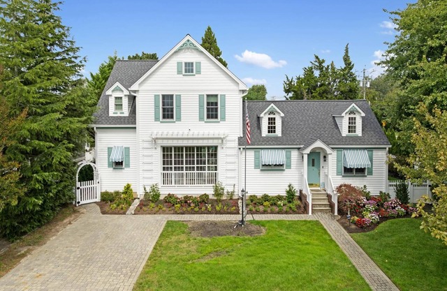 Luxury 6BR/4.5BA Retreat, Sleeps 14 – Just 5 Blocks from the Beach