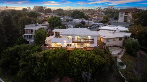 Luxury 7 BR Mission Hills Home with a View