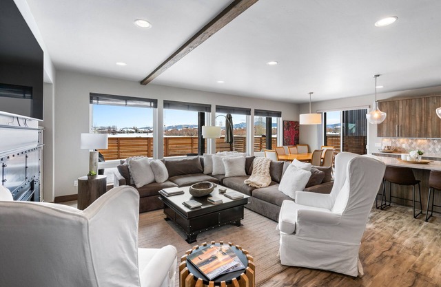 Luxury Accommodations on the Park with Big Mountain Views