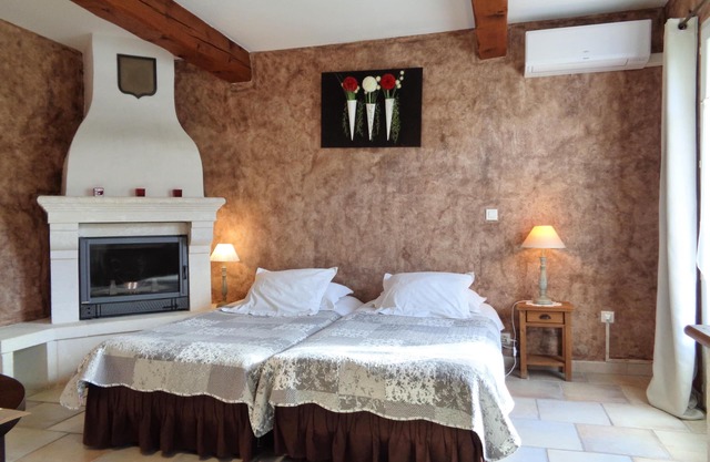 Luxury air conditionned twin room Glycine-terrace-Le clos des lavandes