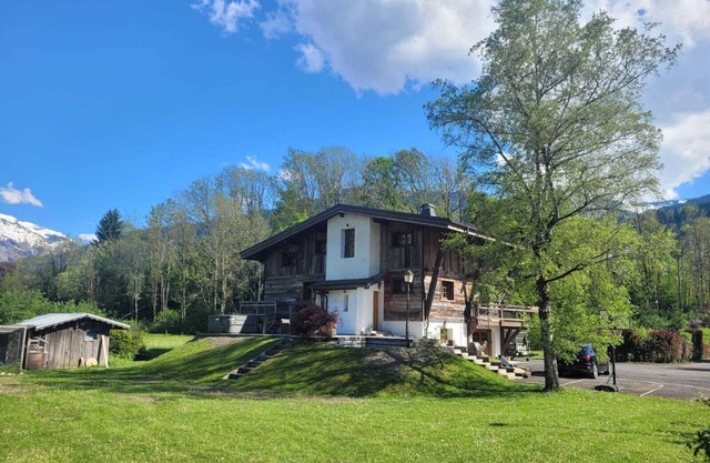 Luxury alpine chalet next to Morillon's Lac Bleu & beach