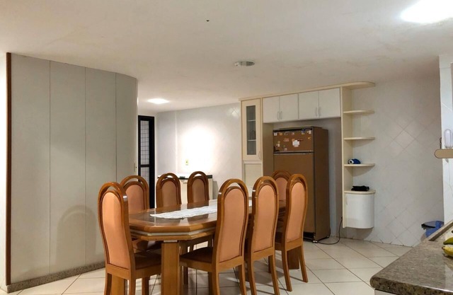 Luxury apartment in front of Praia do Morro with 5 suites and 4 parking spaces