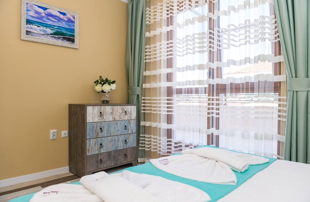 Luxury Apartment by the Sea Garden in quiet place and new building!