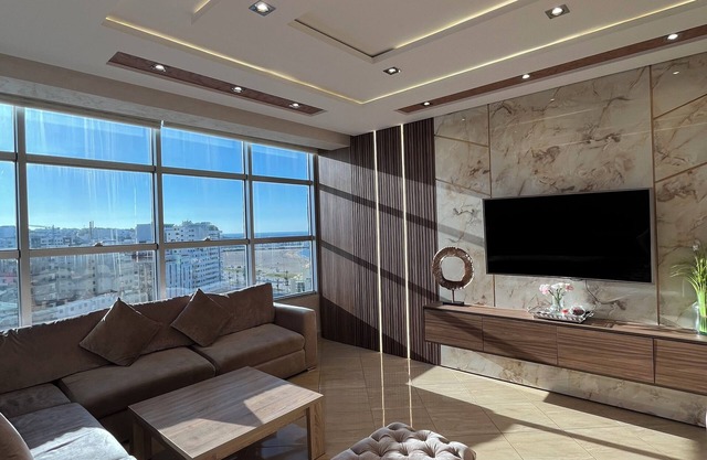 Luxury apartment facing the beach!