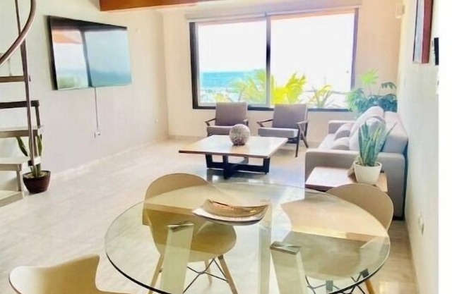 Luxury apartment facing the sea