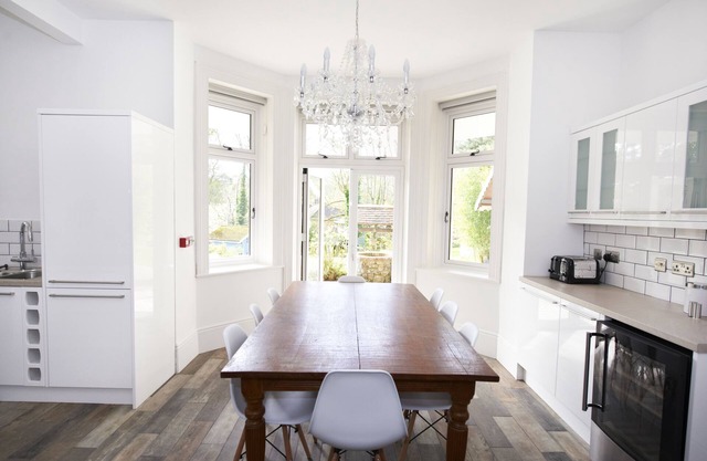 Luxury Apartment - Heated Outdoor Pool, Sleeps 8