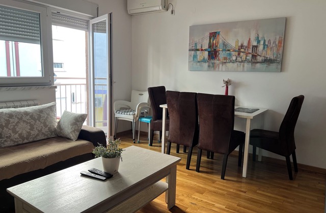 Luxury apartment in a quiet part of the city, free parking