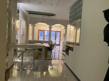 Luxury Apartment in Arcadia