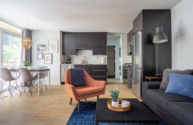 Luxury Apartment In Best Area, 94 walk score. With AC, Laundry, and Patio