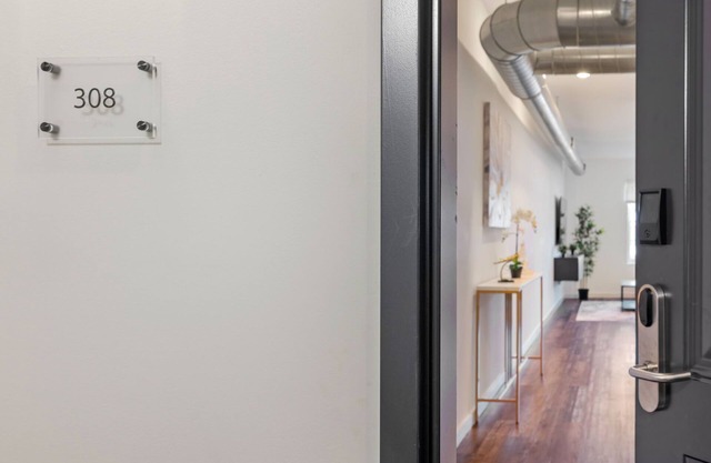 Luxury Apartment Near Stadium and Downtown