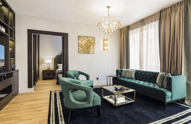 Luxury Apartment Paris Louvre III