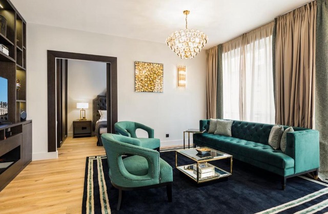 Luxury Apartment Paris Louvre II