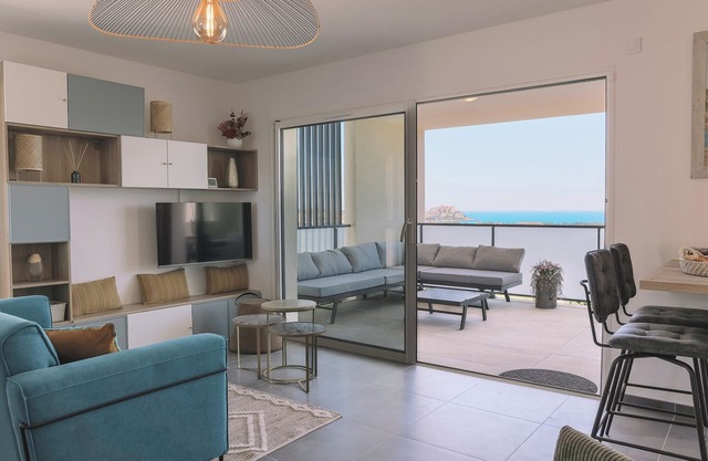 Luxury apartment, swimming pool, sea view of Calvi bay, citadel port