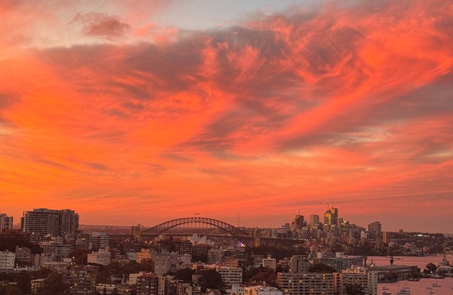 Luxury Apartment with Iconic Sydney Opera House & Harbour Bridge Views