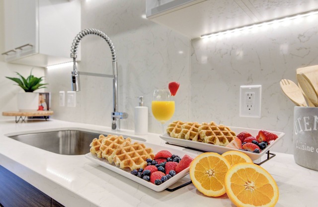 Luxury Apartment W/Comp Breakfast!