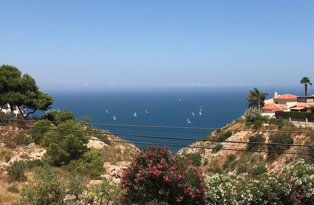 Luxury apartment with sea view, 3 bedrooms, 2 bathrooms, for up to 6 people.
