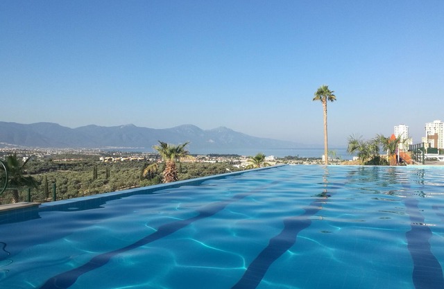 Luxury apartment with unobstructed views of the sea and the national park