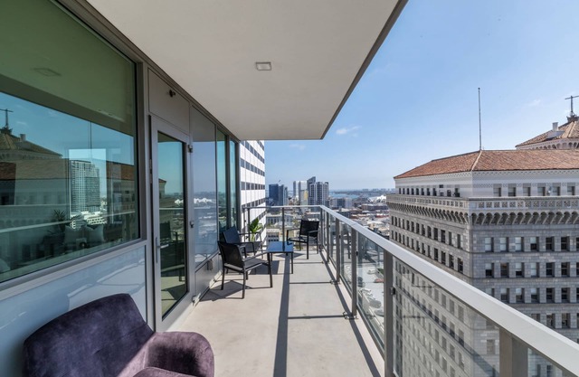 Luxury Apt in Beautiful Downtown San Diego with Epic Amenities