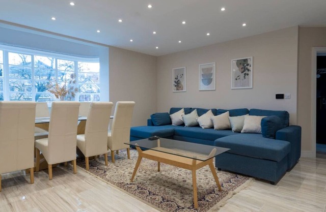 Luxury Apt w Underfloor Heating & Large Smart TV