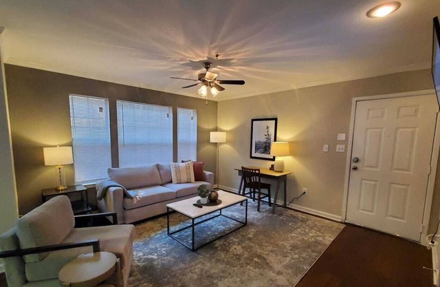 Luxury Atlanta getaway*King bed*SmartTV*Wi-fi*Pool